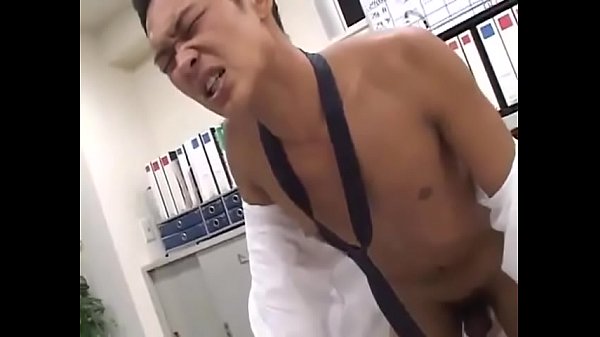 Suited Asian stud getting blown in his office – Gayfuror.com